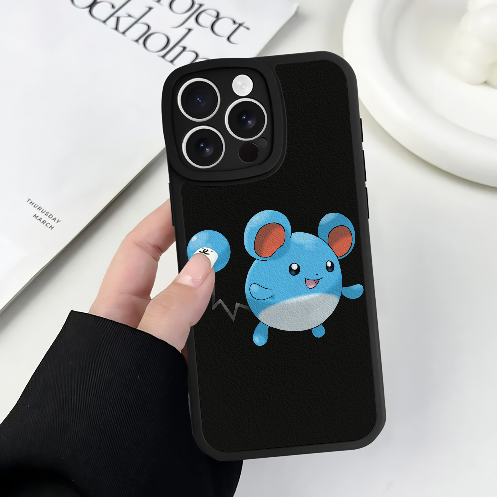 （画像用） ポケットモンスター Pokémon 【iPhone 16シリーズ対応】シリコンスマホケース（レザー調） 材質：シリコン